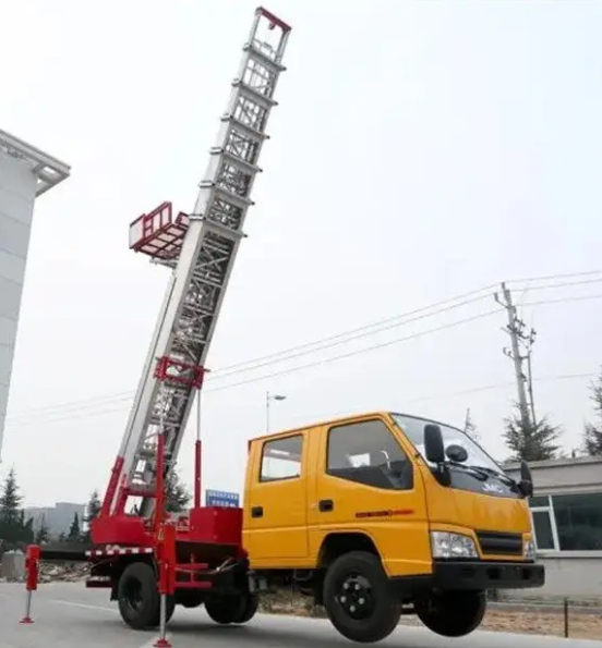 巴中装修材料上楼.png